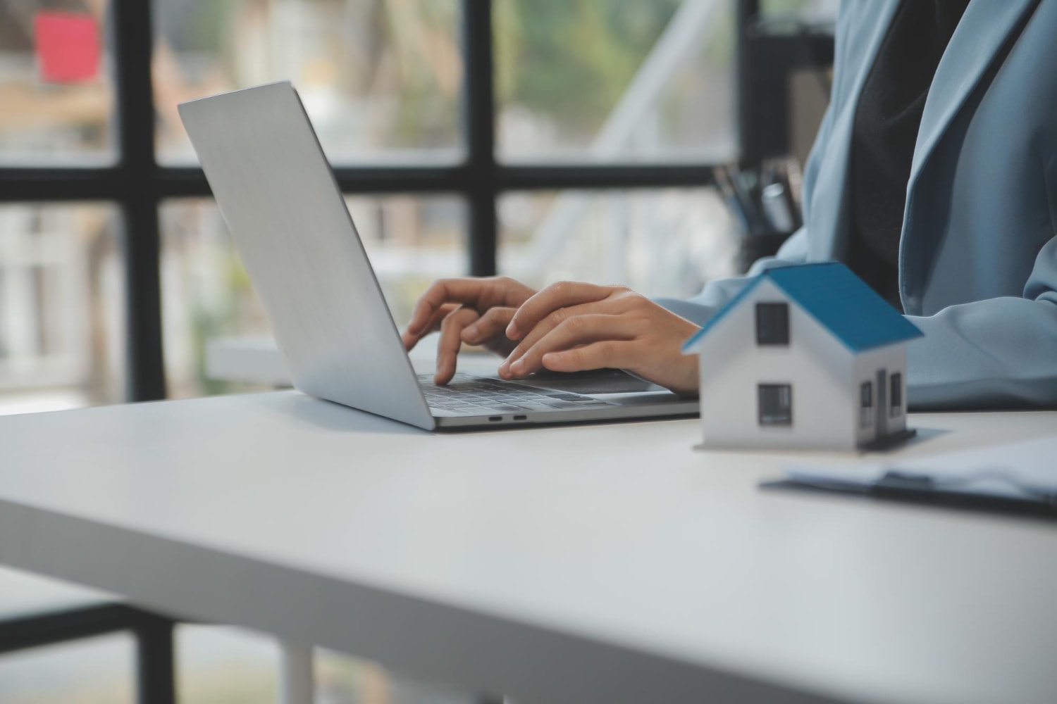 Operação imobiliária e documentação fiscal digital.